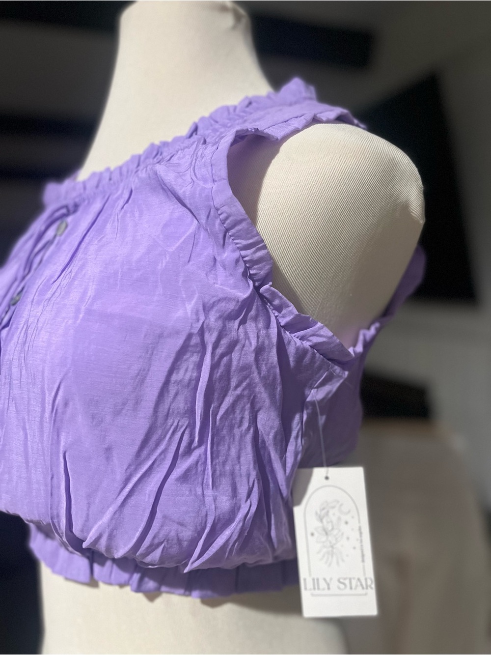 Cropped Lavender Button-Front Ruffle Tank Top - Picture 2 of 3